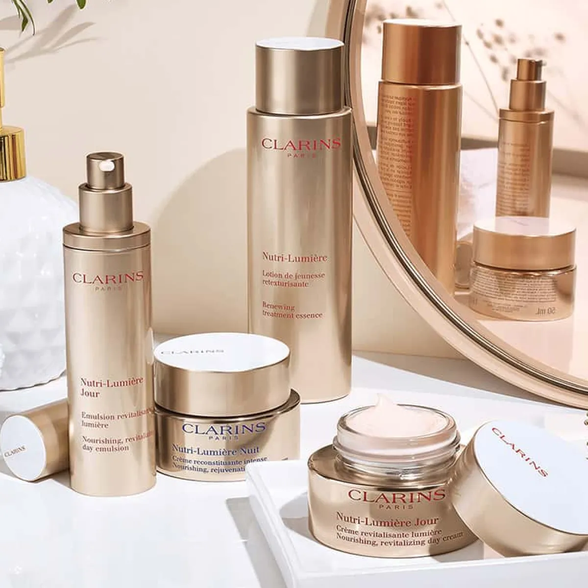 Clarins Soin Anti-Âge|Crèmes De Jour|- Nutri-Lumière Jour - Crème revitalisante lumière 50 ml