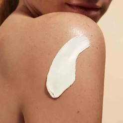 Clarins Crème Solaire Corps|Protection Solaire|- SUNCARE Crème Solaire Jeunesse Très Haute Protection SPF 50+ Protection solaire Corps UVA/UVB 50+ 150 ml